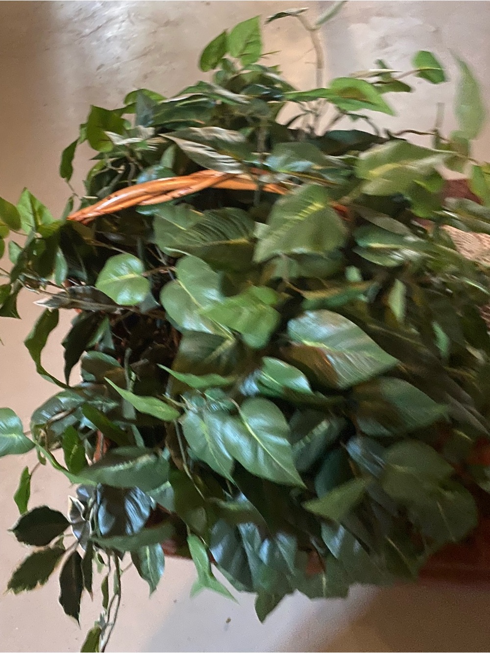 Realistic Green Leaf basket - Lifelike Artificial Foliage Accent - Picture 3 of 7